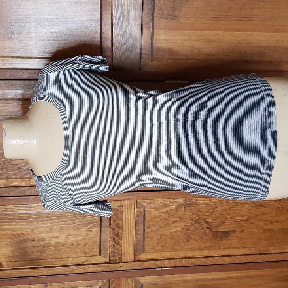 Lululemon Stripe T-Shirt Sz 6